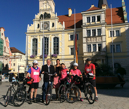 Team 2 und Dr. Rupert Ebner (Mitte) hielten kurz für ein Foto an.